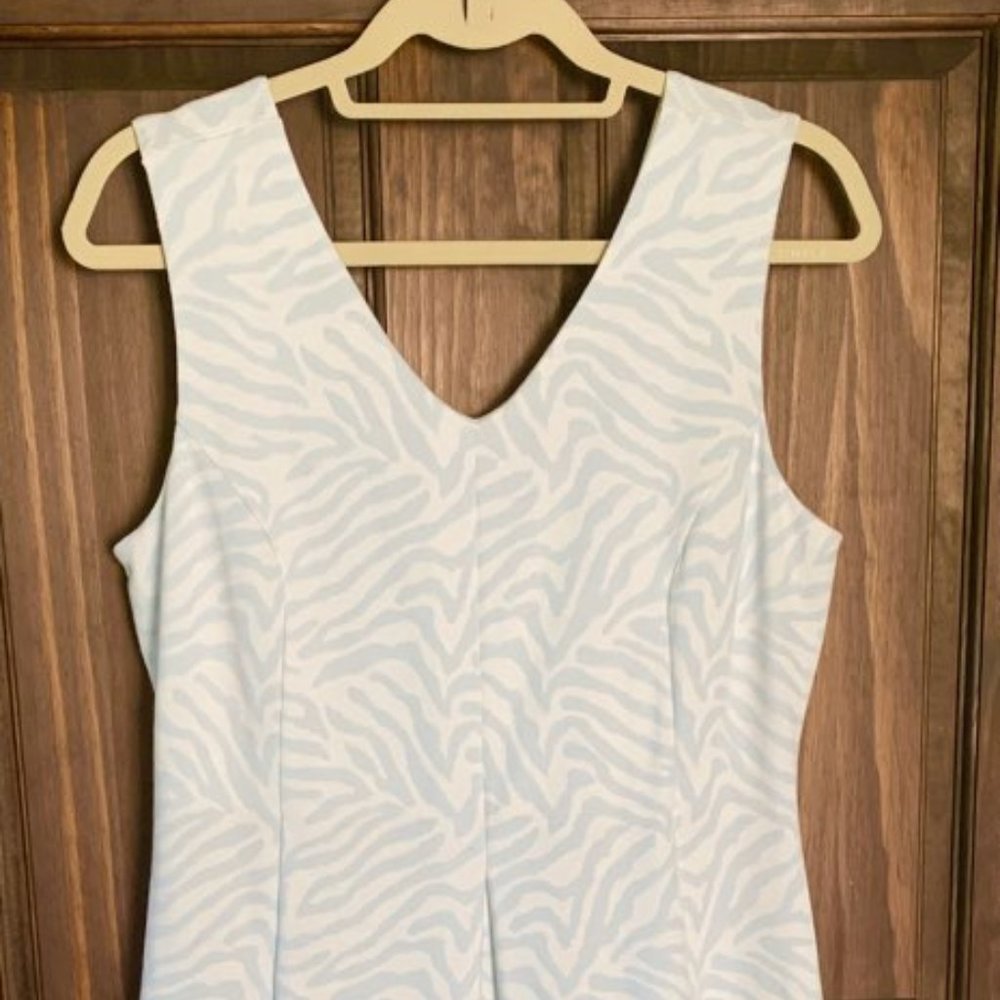 Tyler Boe' Dress Very Comforable!  Size Medium